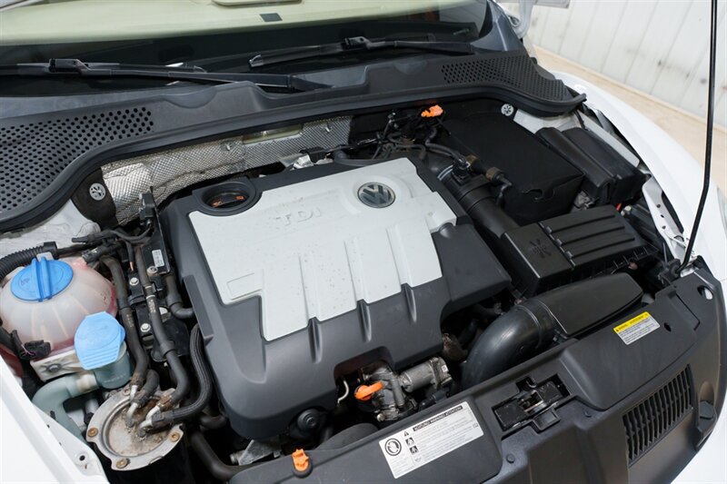 Used 2013 Volkswagen Beetle TDI FWD image 25
