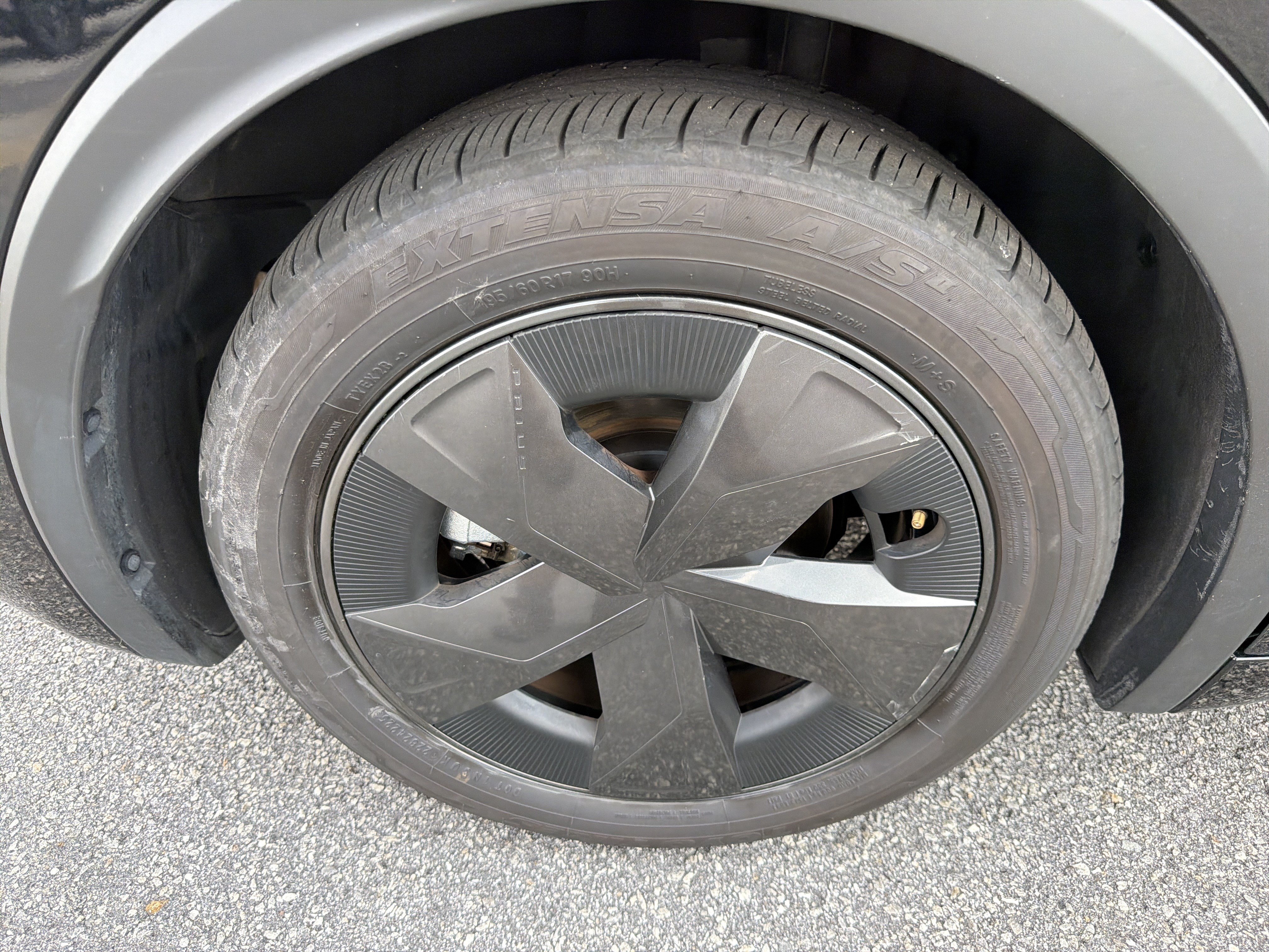 Certified 2025 Toyota Prius LE AWD/4WD image 28
