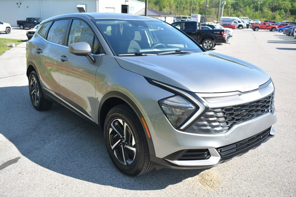 Used 2023 Kia Sportage LX AWD/4WD image 4