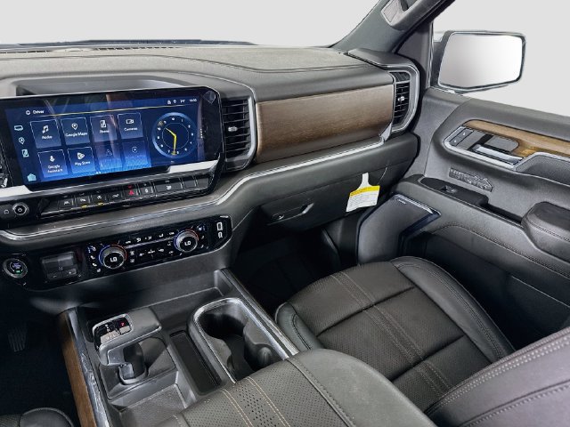 Used 2024 Chevrolet Silverado 1500 High Country w/ Technology Package AWD/4WD image 24