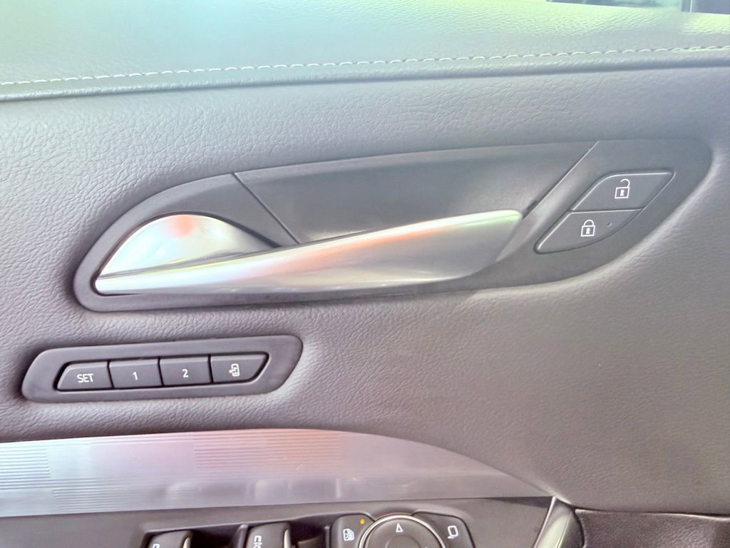 Used 2025 Cadillac XT4 Premium Luxury FWD image 22