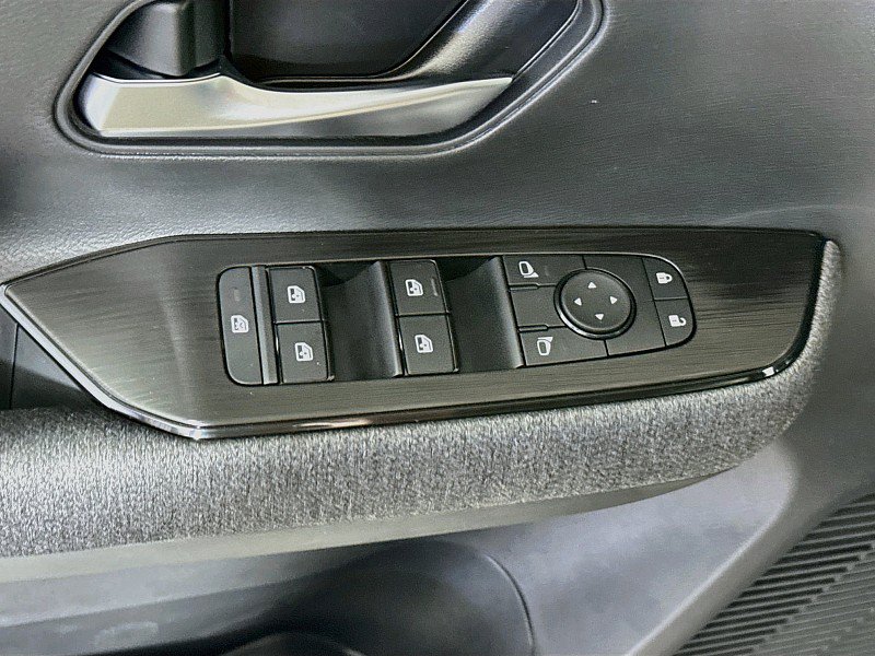 New 2026 Nissan Kicks SV w/ Cold Weather Package FWD image 18
