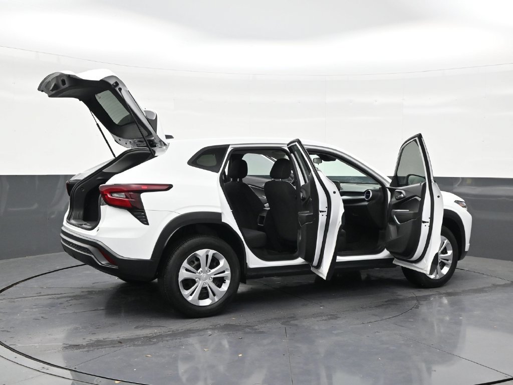 Used 2024 Chevrolet Trax LS FWD image 28