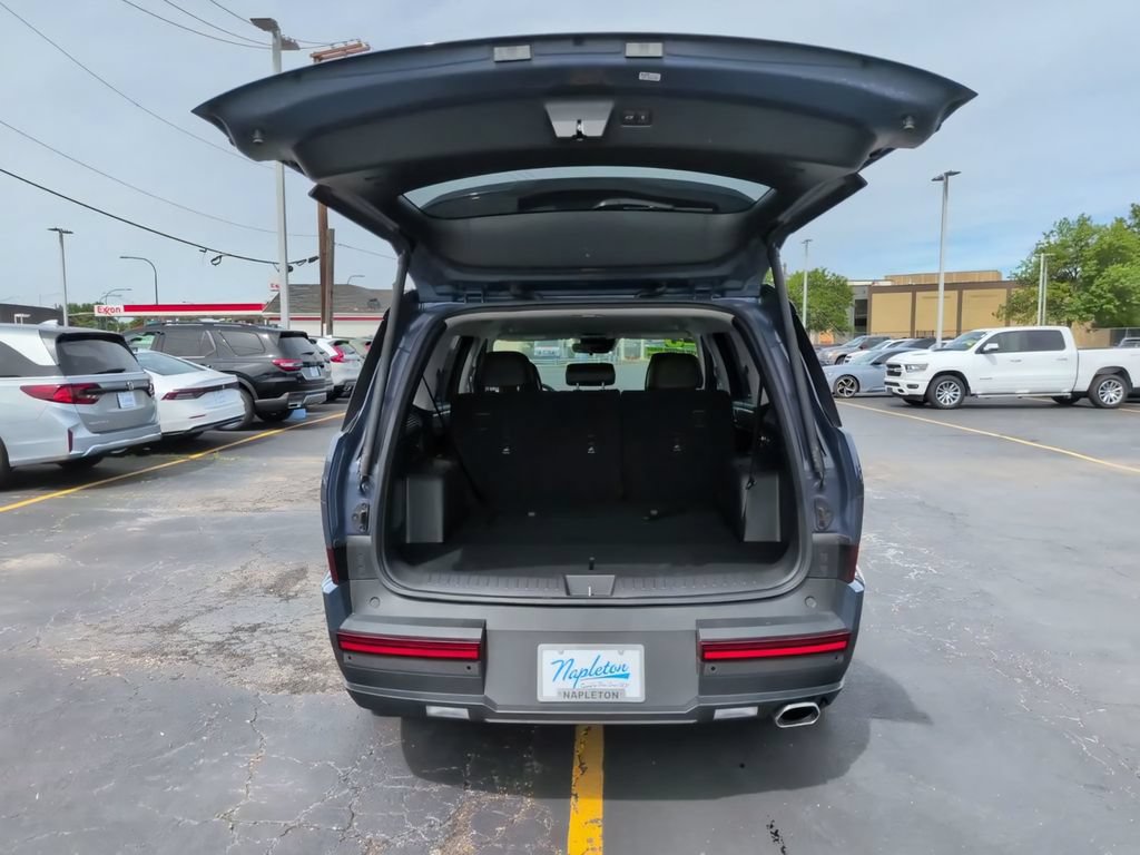 Used 2025 Hyundai Santa Fe SEL AWD/4WD image 16