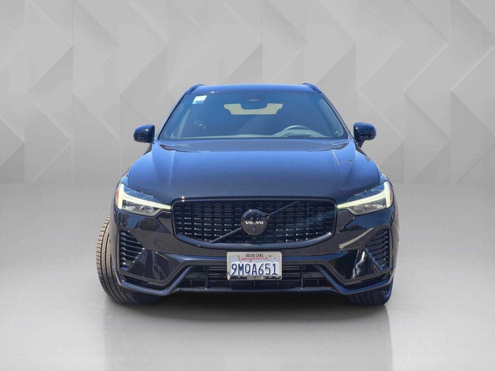 Certified 2024 Volvo XC60 T8 Ultimate w/ Protection Package Premier AWD/4WD image 3