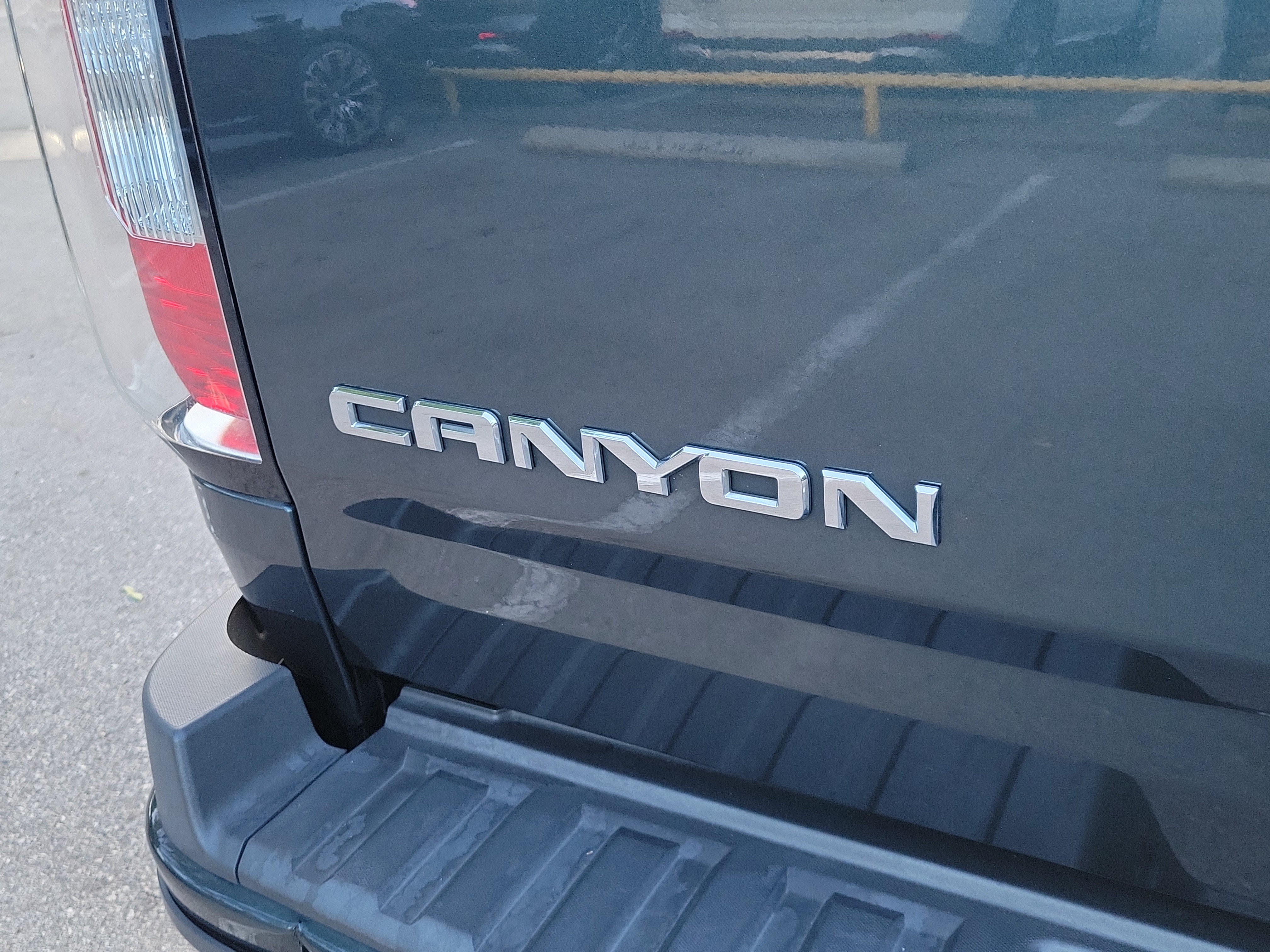 Used 2017 GMC Canyon Denali RWD image 6