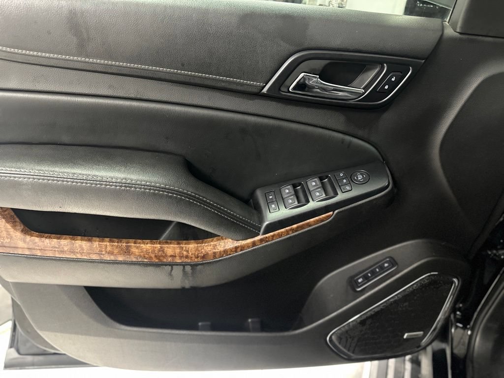 Used 2015 Chevrolet Suburban LTZ RWD image 17