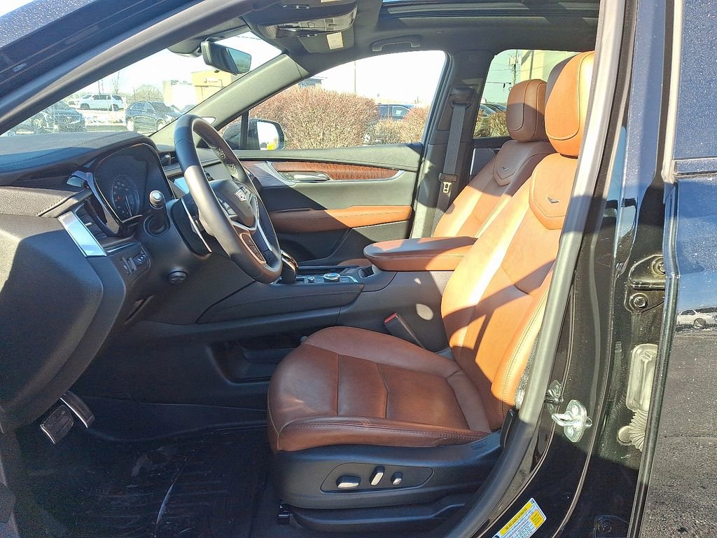 Certified 2025 Cadillac XT5 Sportv w/ Technology Package image 14