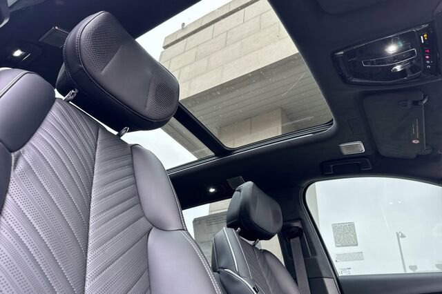 New 2026 Cadillac Vistiq Platinum image 18