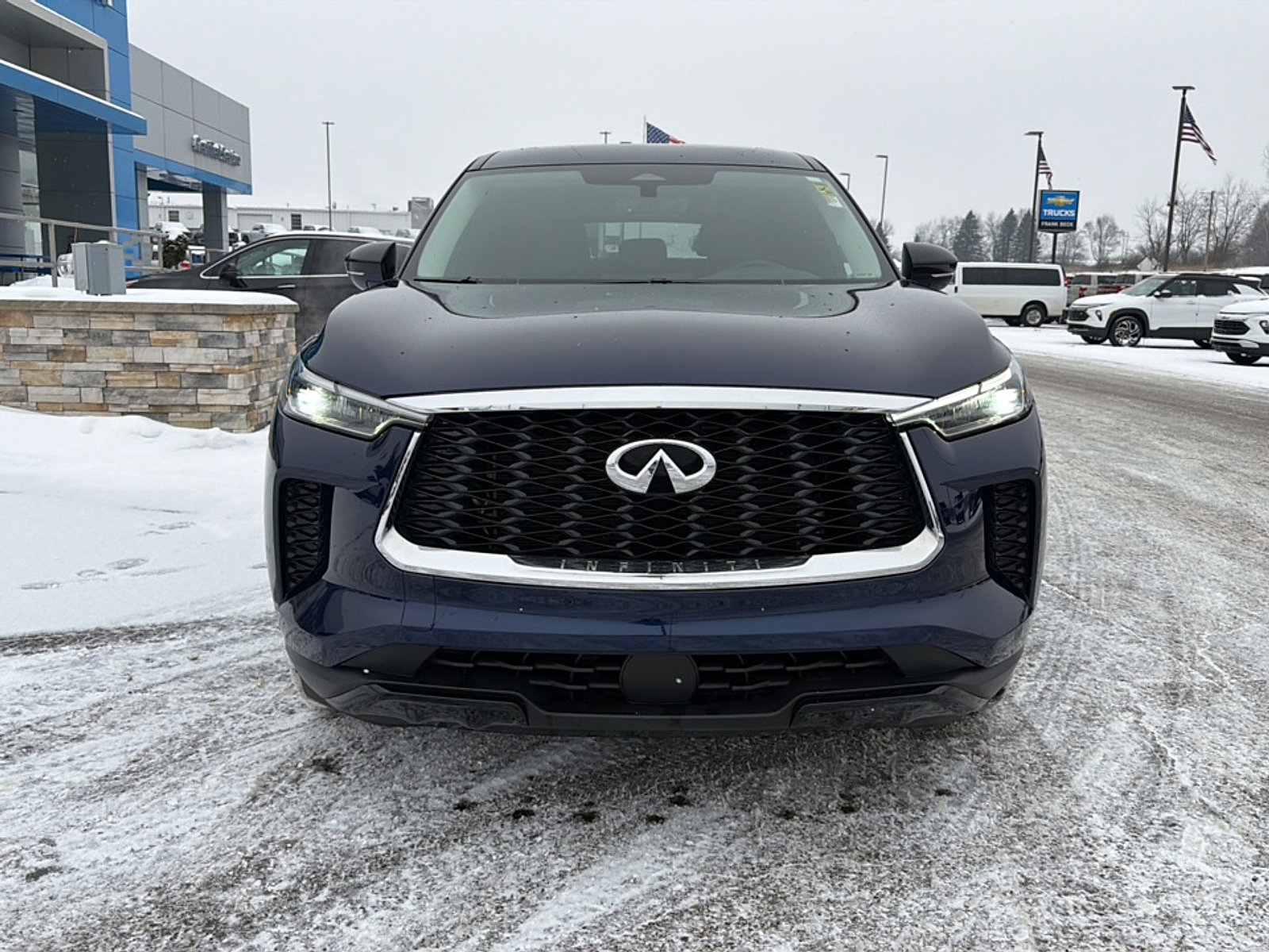 Used 2023 INFINITI QX60 Pure image 2