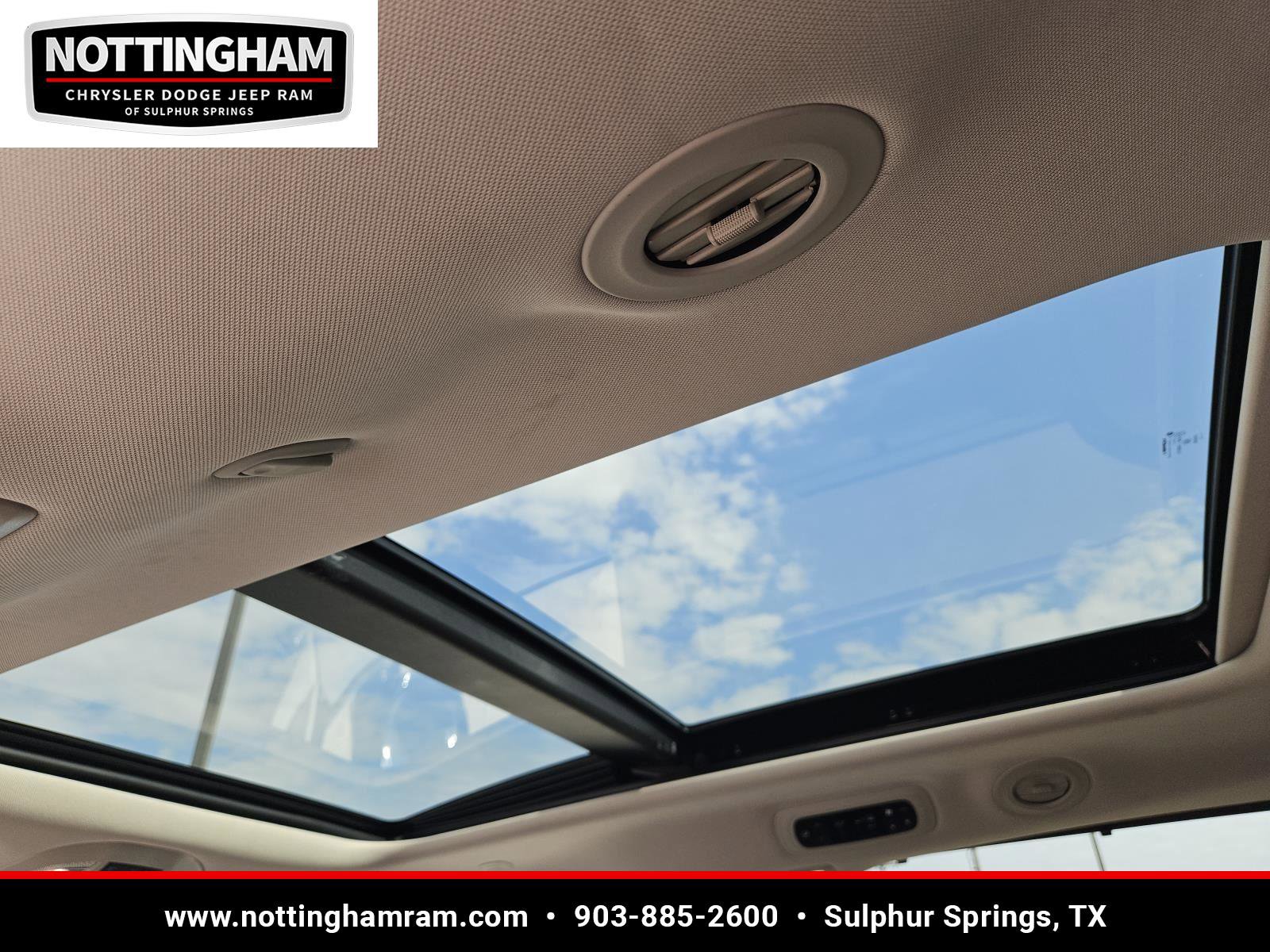 Used 2023 Chrysler Pacifica Limited image 29