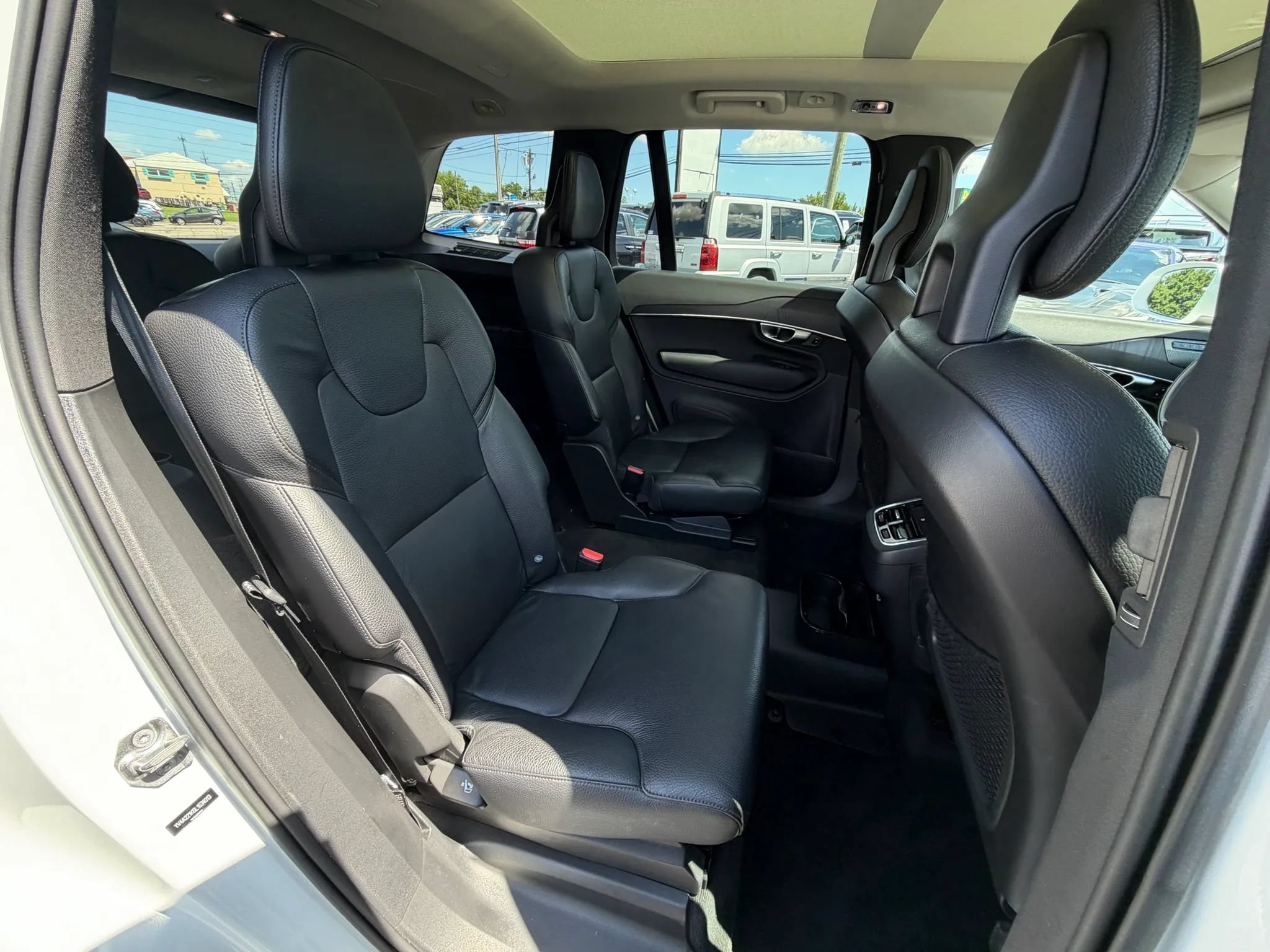 Used 2020 Volvo XC90 T6 Momentum w/ Protection Package AWD/4WD image 15