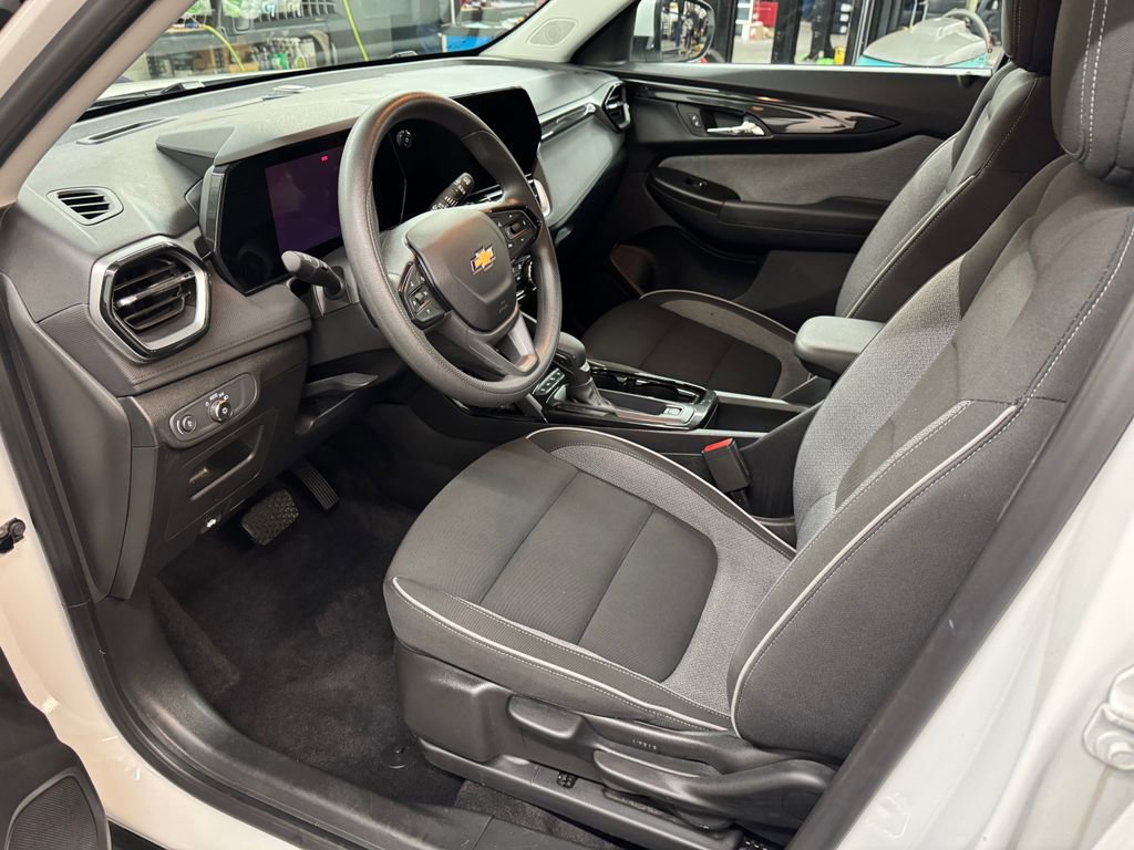 Used 2024 Chevrolet TrailBlazer LT AWD/4WD image 13