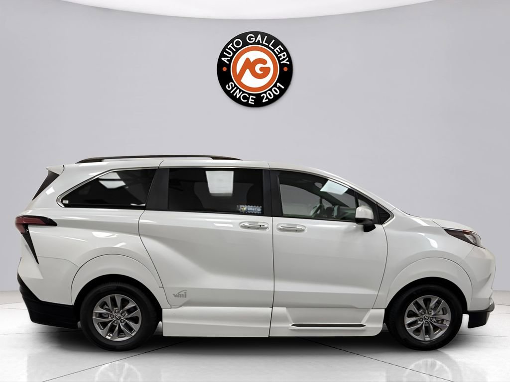 Used 2022 Toyota Sienna XLE w/ XLE Plus Package AWD/4WD image 8