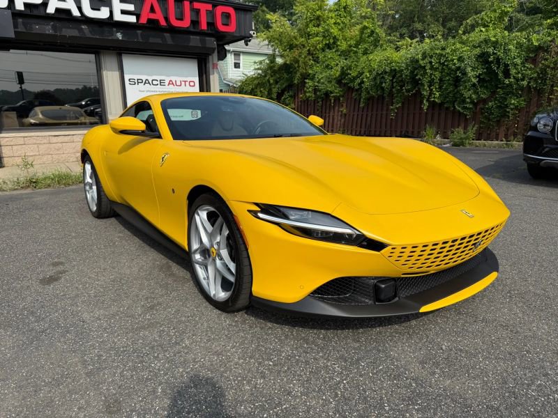 Used 2022 Ferrari Roma image 3