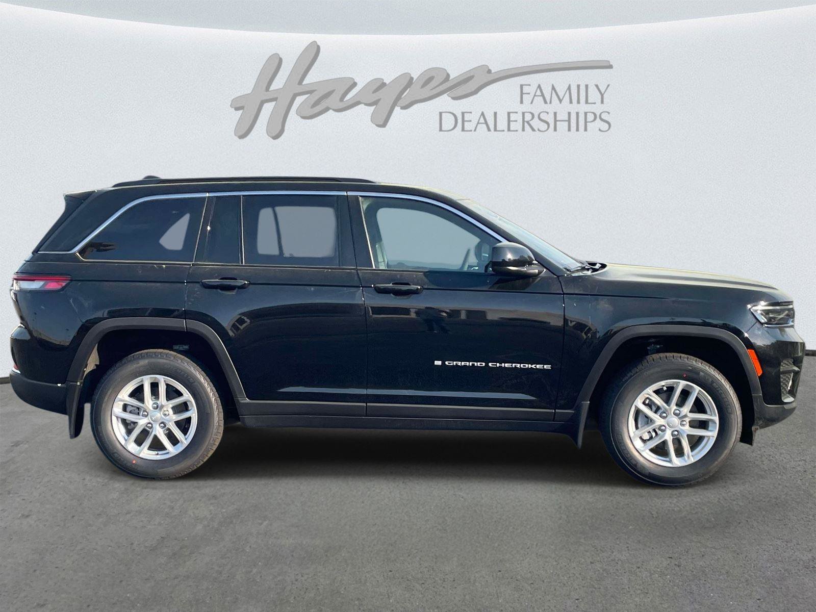 New 2026 Jeep Grand Cherokee Laredo X RWD image 3