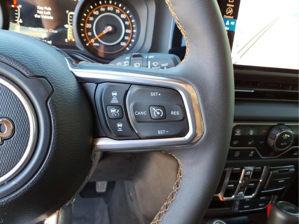 Used 2024 Jeep Wrangler Unlimited Sahara w/ Technology Group AWD/4WD image 25