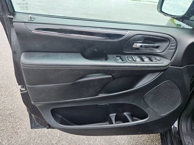 Used 2019 Dodge Grand Caravan SE FWD image 10