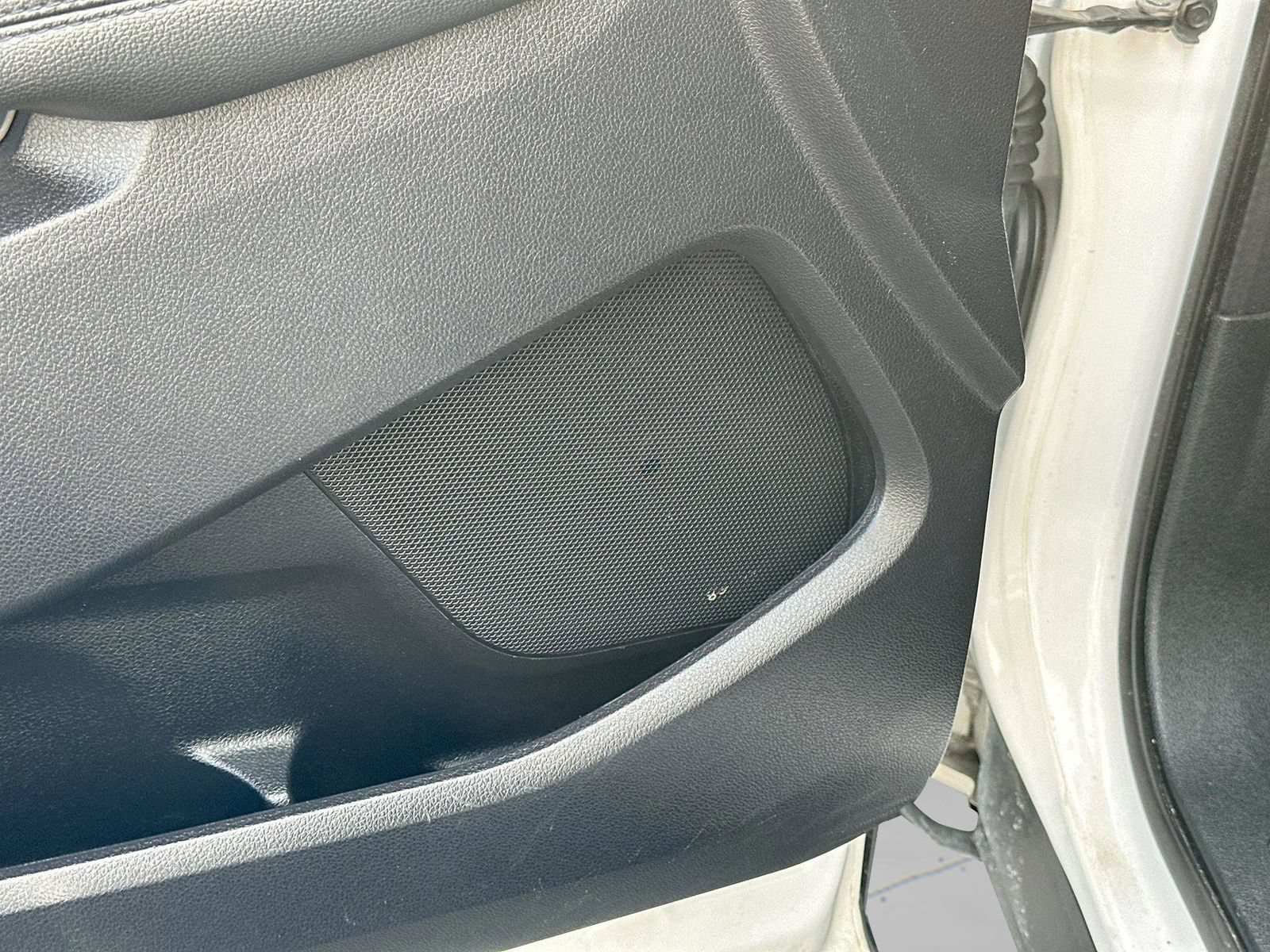 Used 2019 Ford Explorer XLT w/ Equipment Group 201A FWD image 18