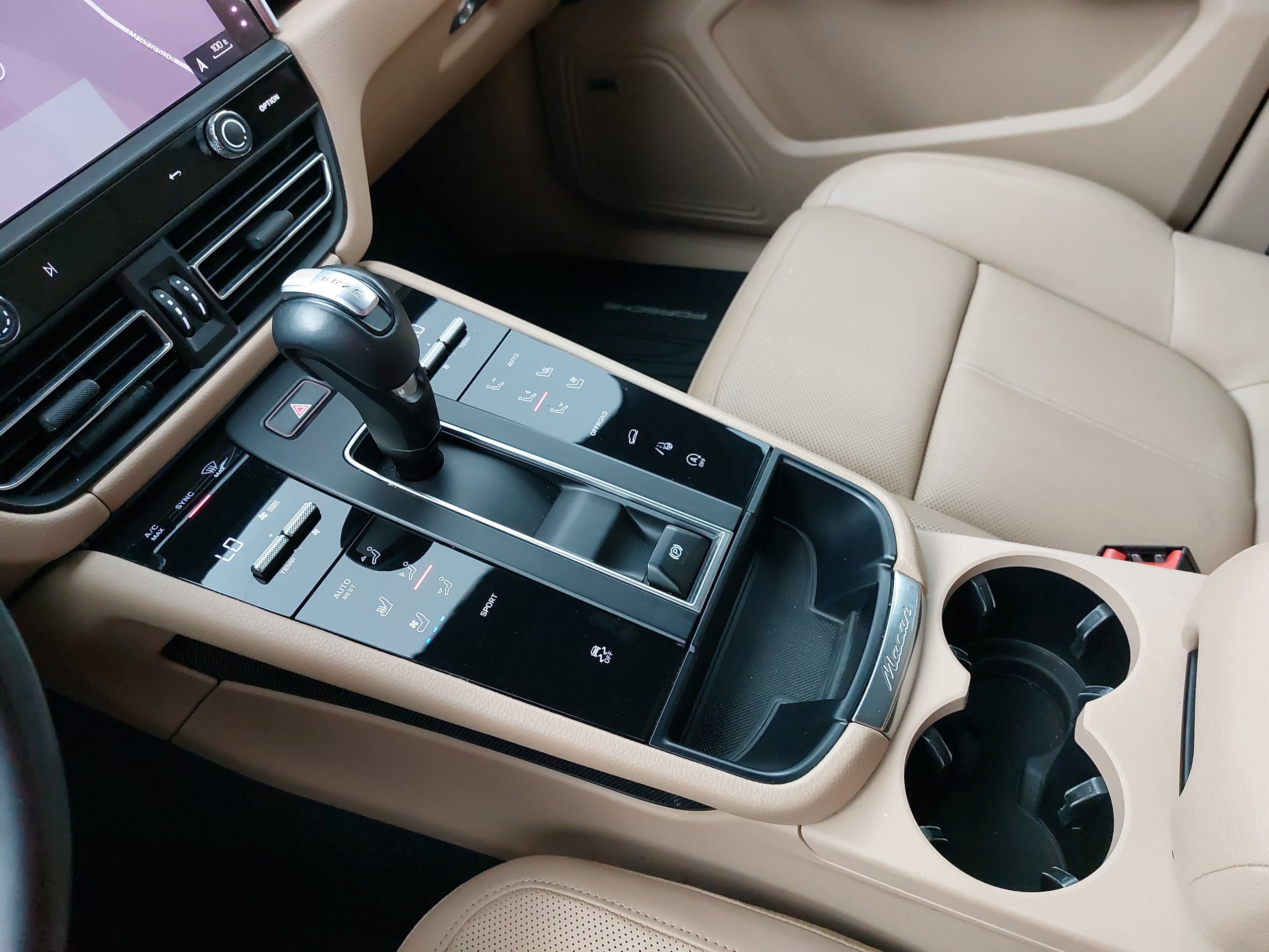 Certified 2023 Porsche Macan AWD/4WD image 27