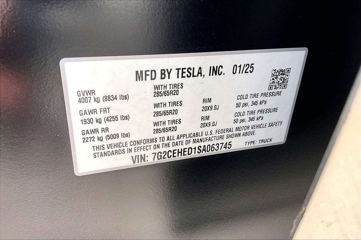 Used 2025 Tesla Cybertruck AWD Crew Cab image 10