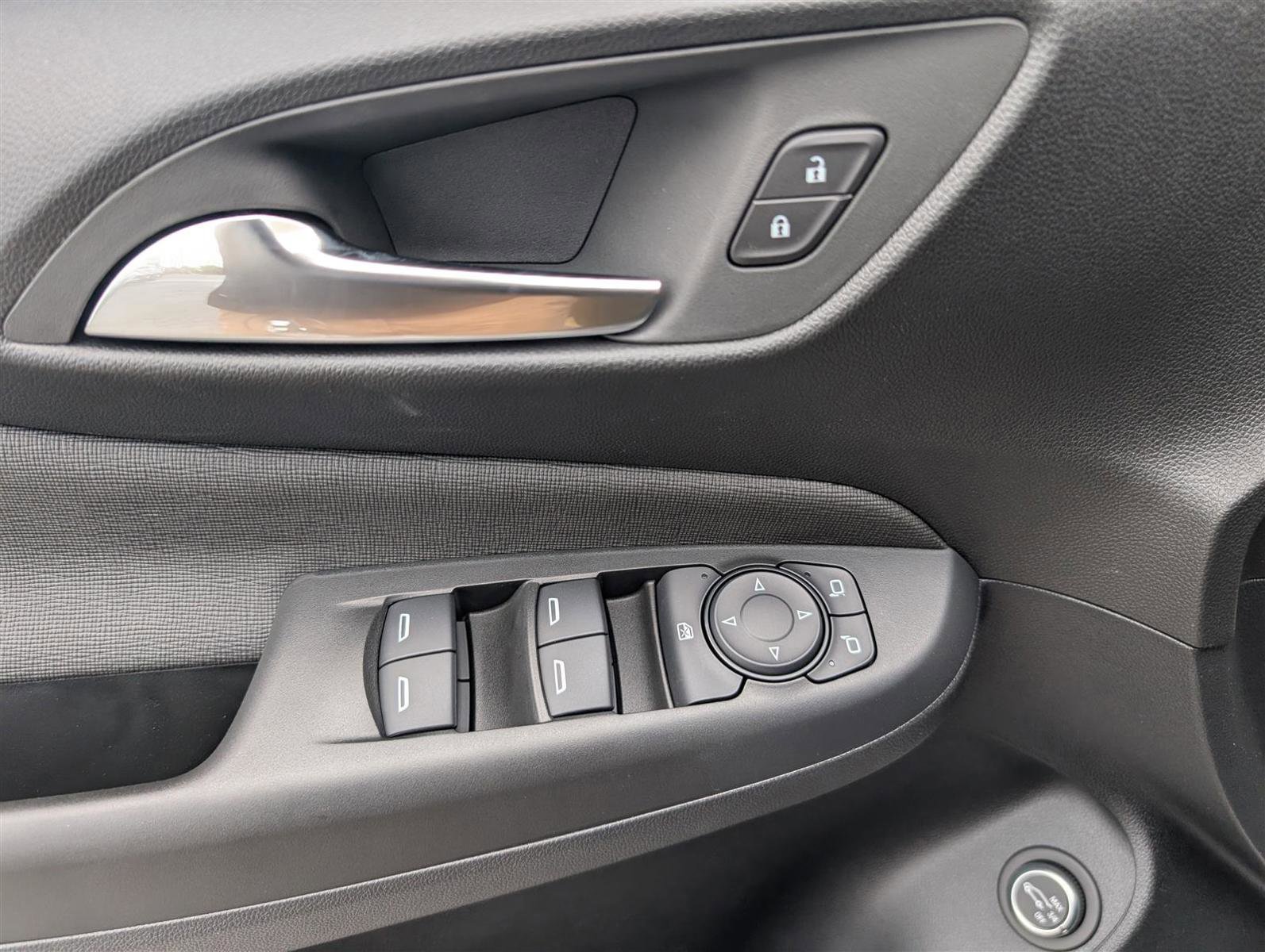 New 2025 Buick Envista Avenir image 18