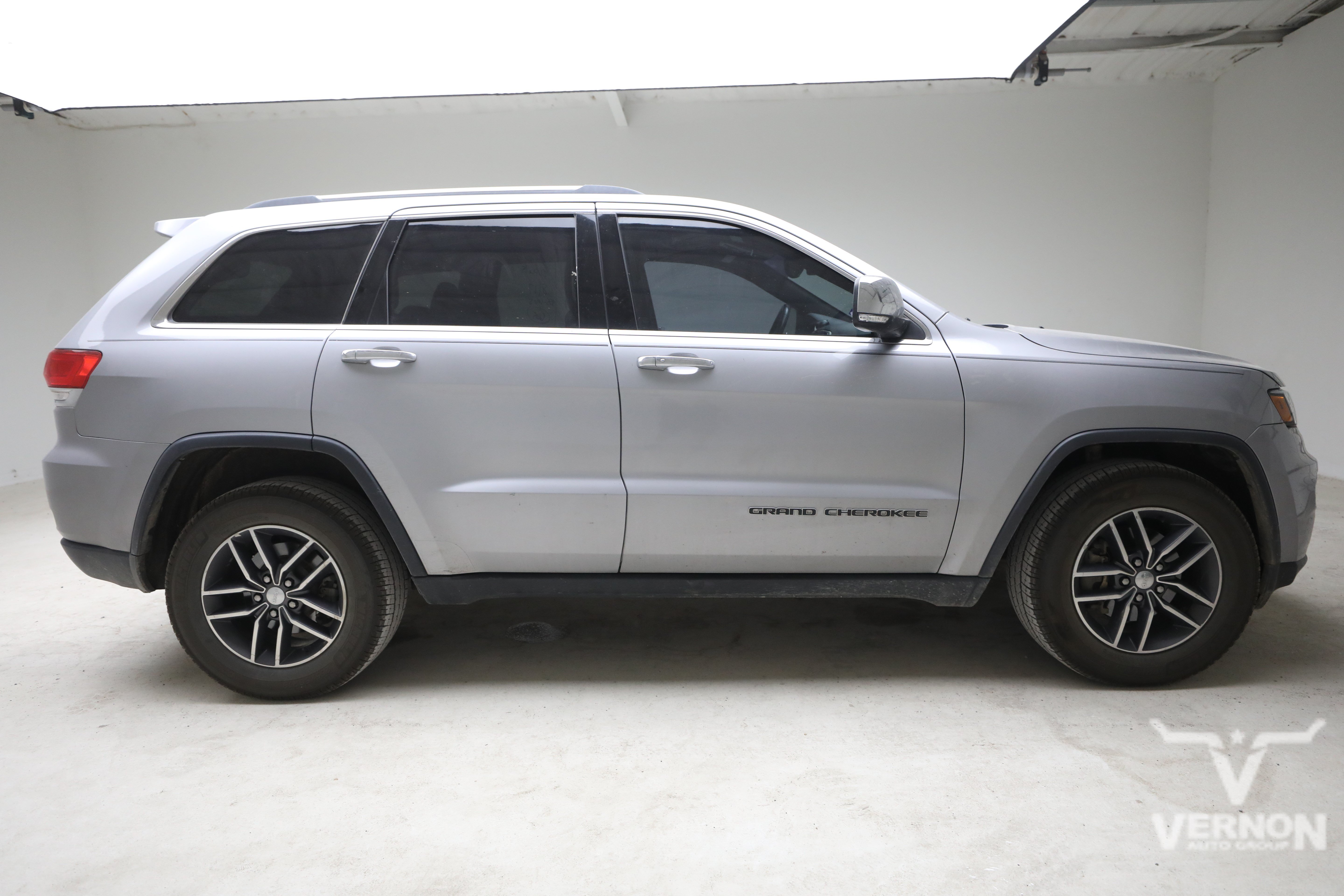 Used 2017 Jeep Grand Cherokee Limited w/ Luxury Group II AWD/4WD image 5