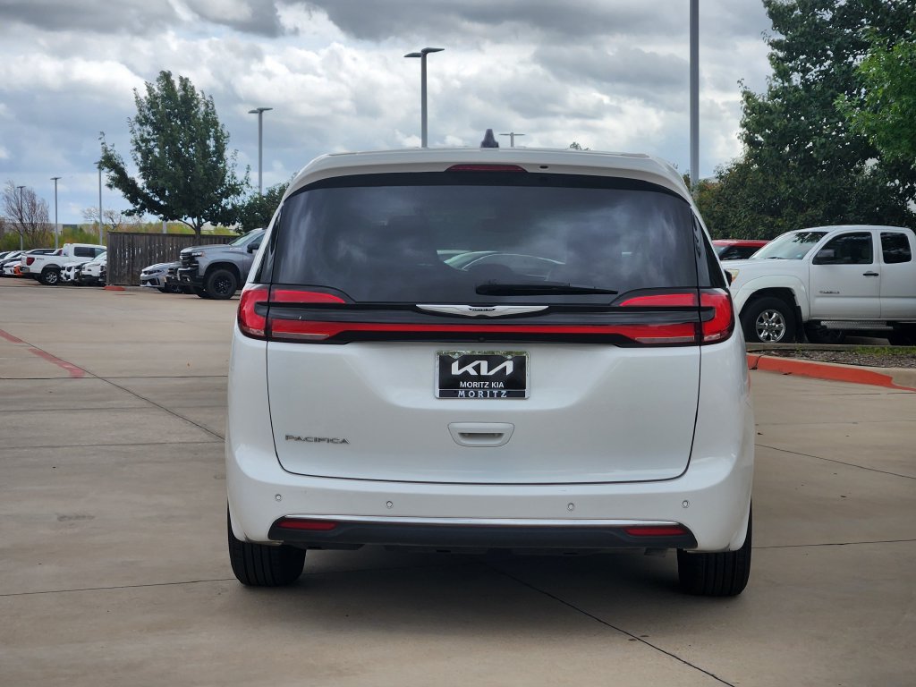 Used 2024 Chrysler Pacifica Touring-L FWD image 15