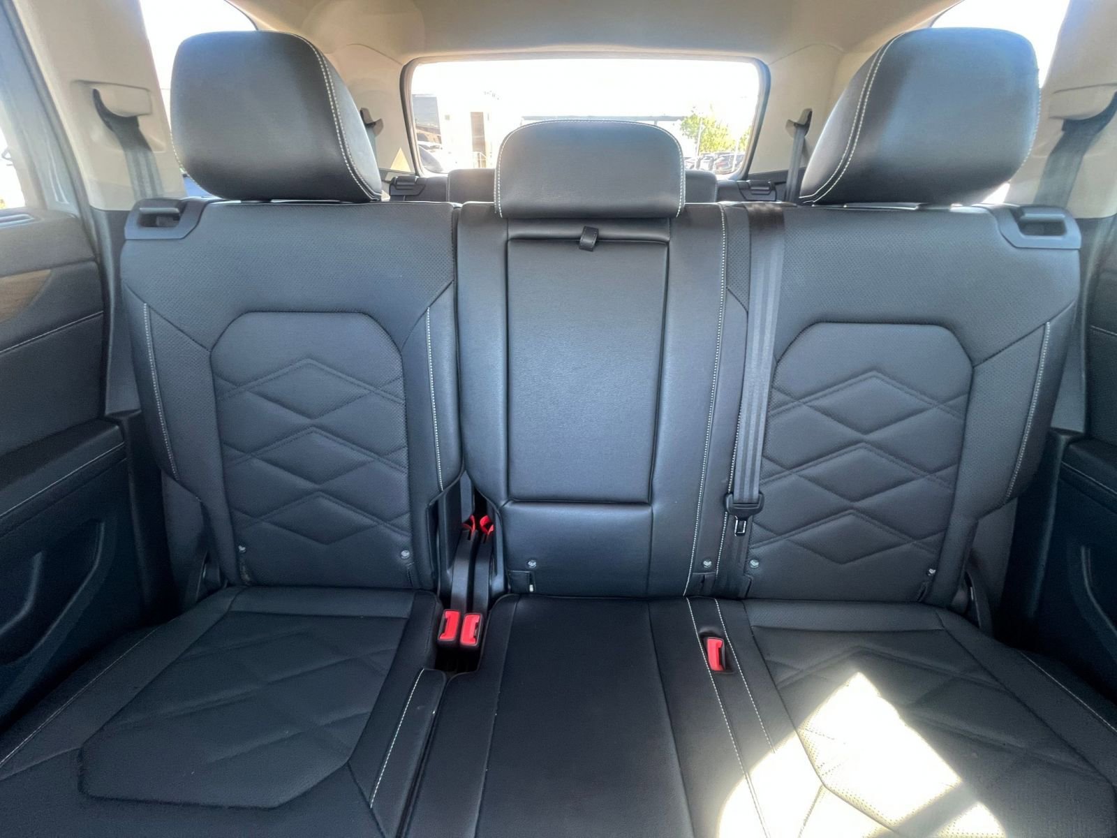 Used 2025 Volkswagen Atlas SE AWD/4WD image 40