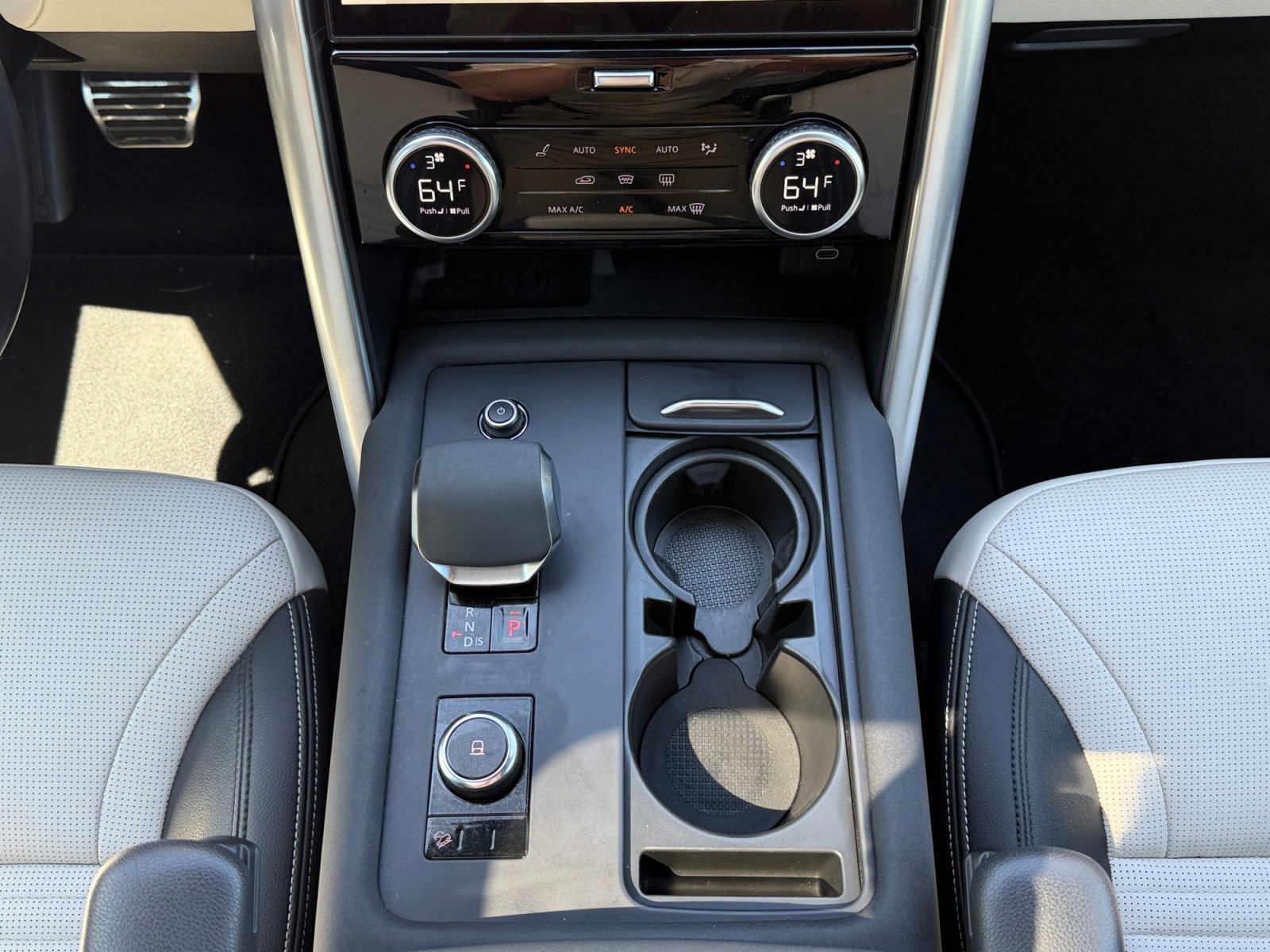 Used 2023 Land Rover Discovery S R-Dynamic AWD/4WD image 15