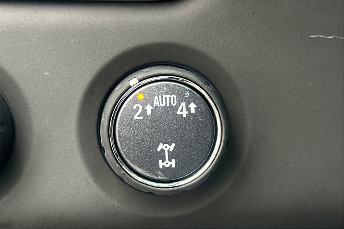 Used 2018 Chevrolet Suburban LT image 36