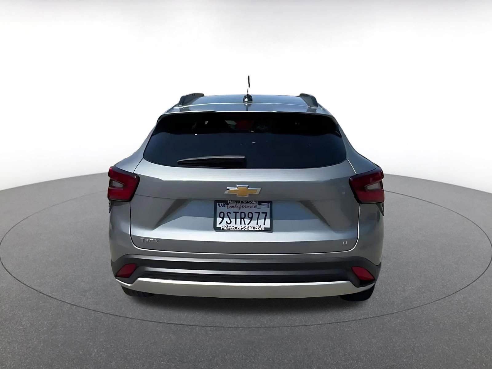 Used 2025 Chevrolet Trax LT FWD image 12