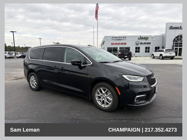 Used 2024 Chrysler Pacifica Touring-L