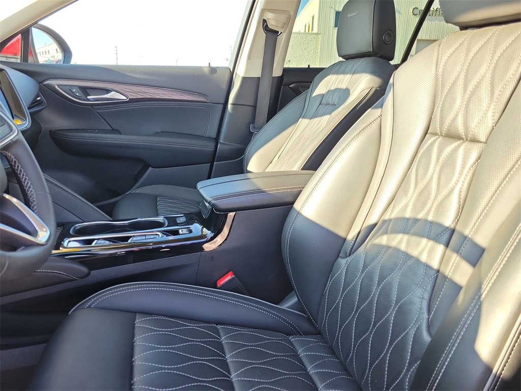 Used 2022 Buick Envision Avenir w/ Technology Package II image 22