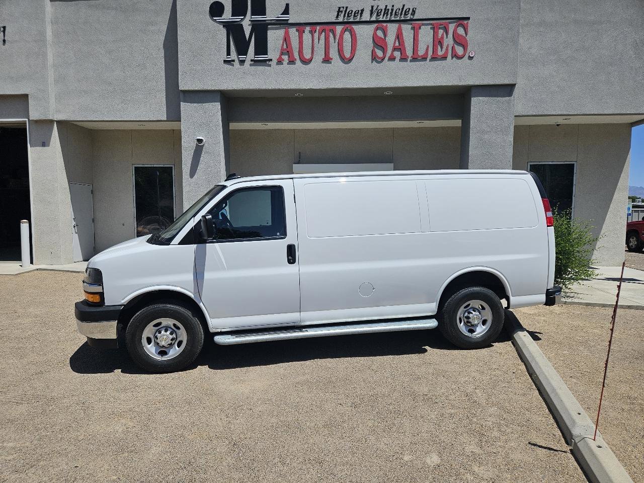 Used 2024 Chevrolet Express 2500 w/ Driver Convenience Package RWD image 2