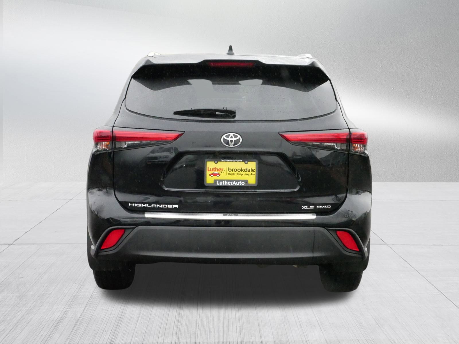 Used 2022 Toyota Highlander XLE image 6