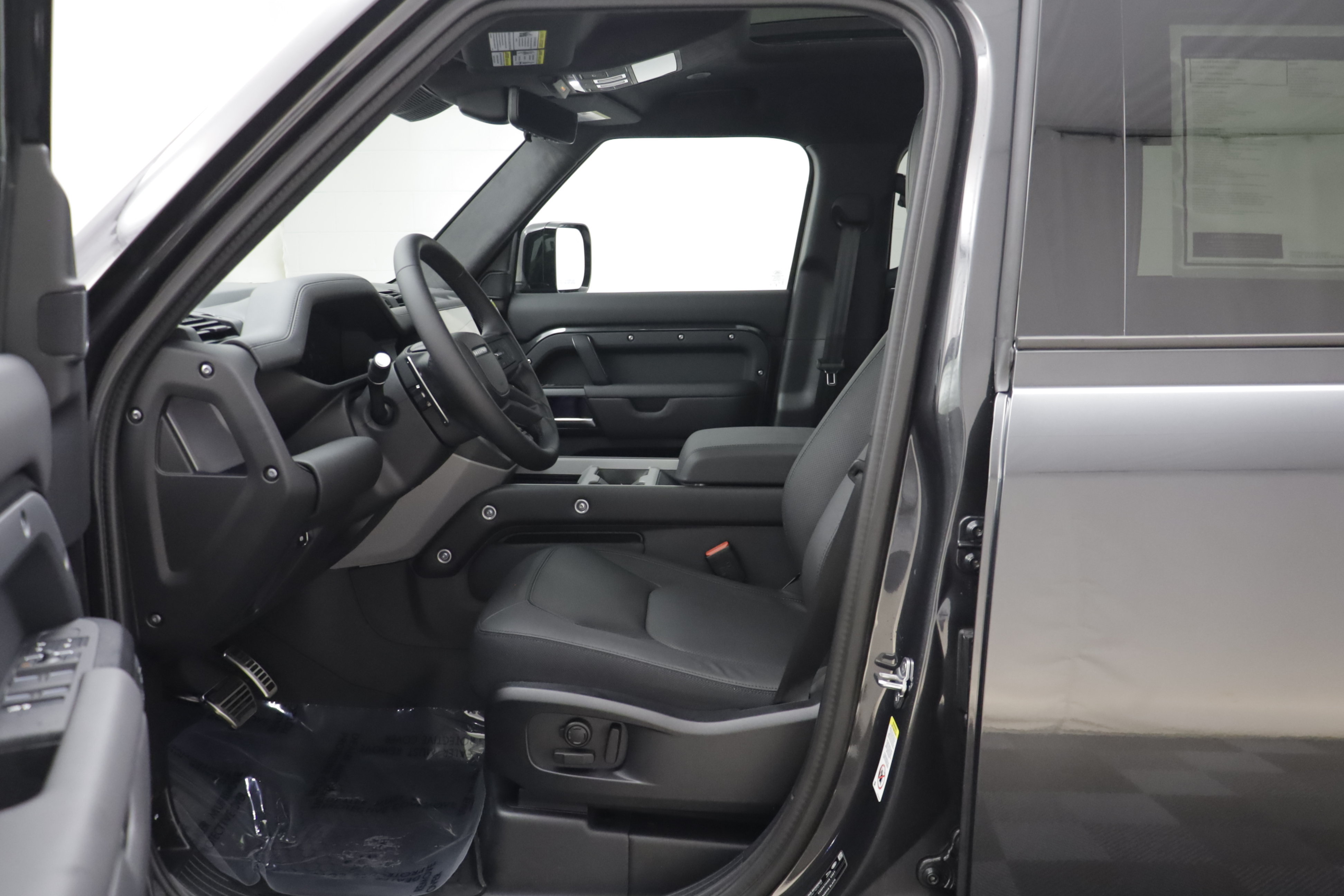 New 2026 Land Rover Defender 110 V8 AWD/4WD image 6