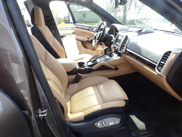 Used 2016 Porsche Cayenne w/ Premium Package Plus image 15