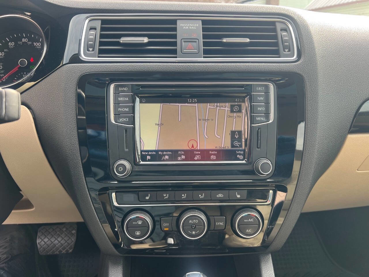 Used 2017 Volkswagen Jetta SEL image 12