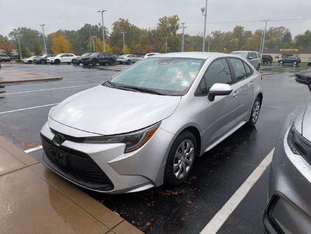 Used 2024 Toyota Corolla LE FWD image 2