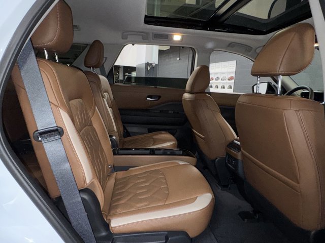 New 2026 Nissan Pathfinder Platinum image 14