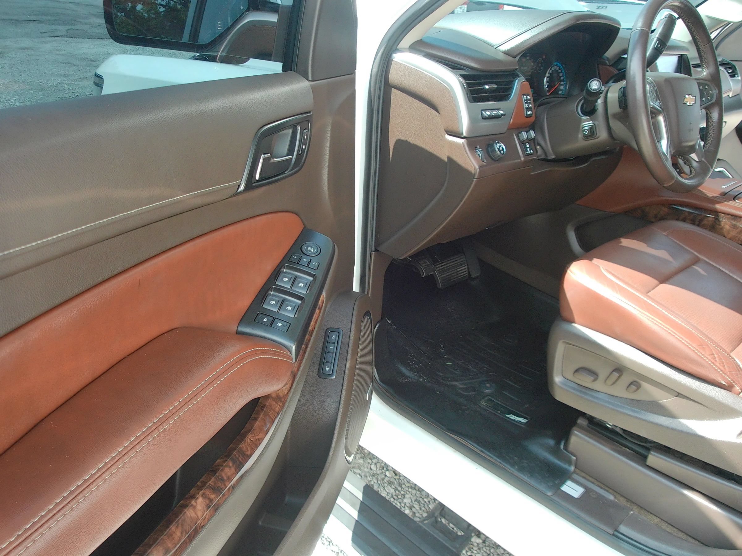 Used 2017 Chevrolet Suburban Premier RWD image 11