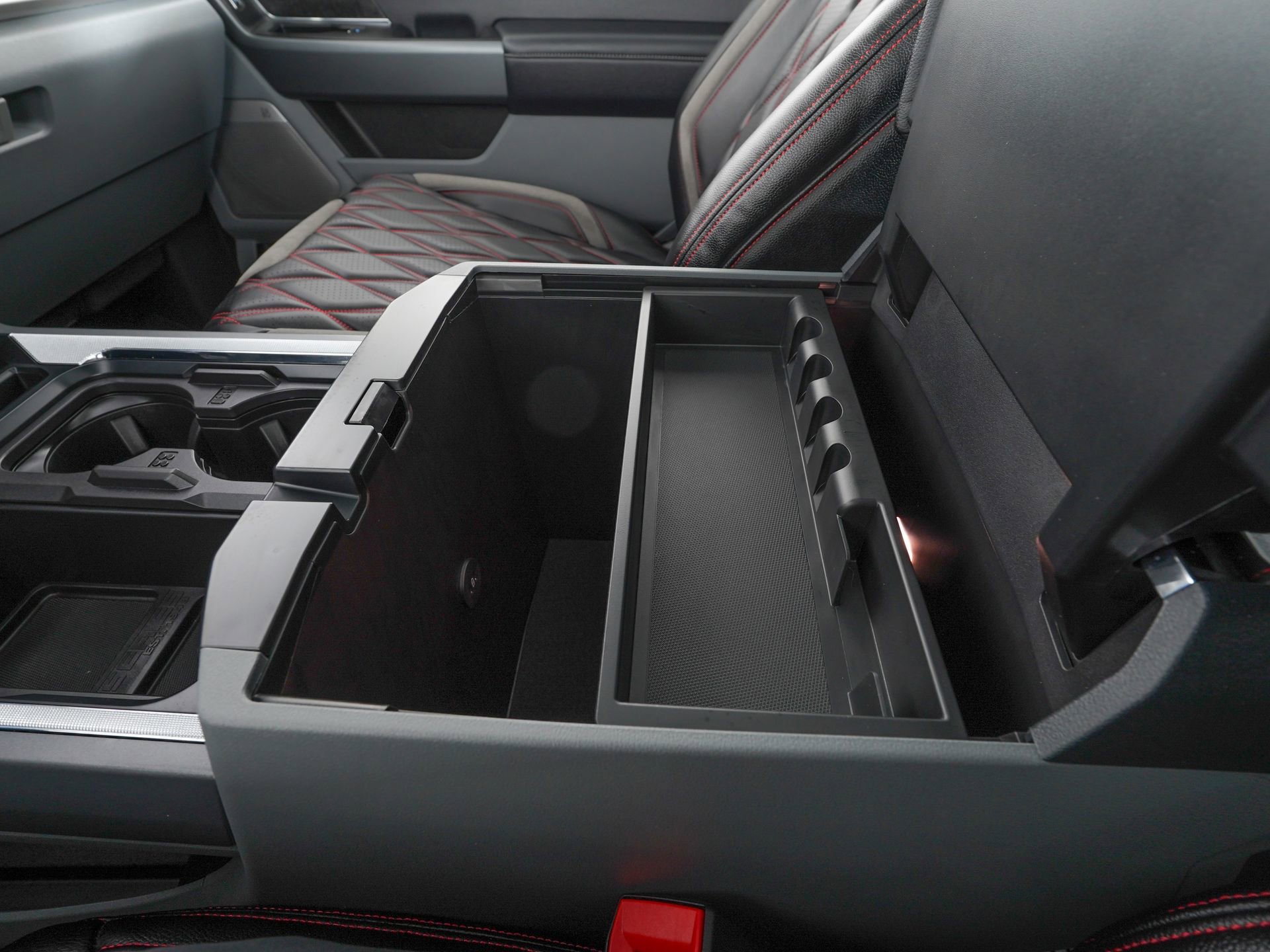 Used 2025 Ford F250 XLT w/ Black Appearance Package image 30