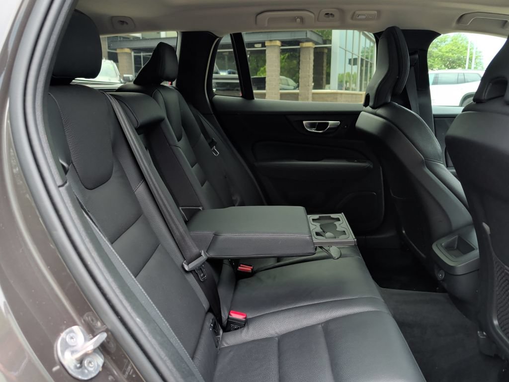 Used 2025 Volvo V60 B5 Cross Country Plus AWD/4WD image 35