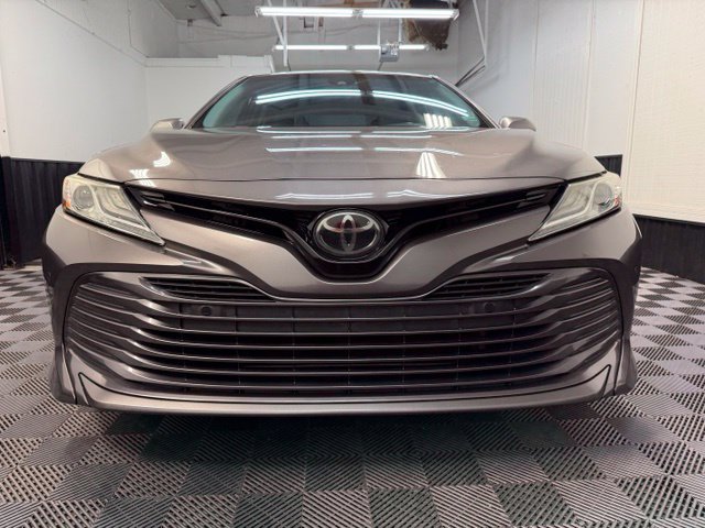 Used 2018 Toyota Camry XLE FWD image 2