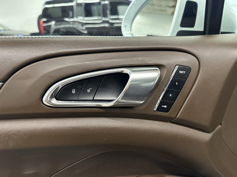 Used 2015 Porsche Cayenne Turbo w/ Premium Plus Package AWD/4WD image 32
