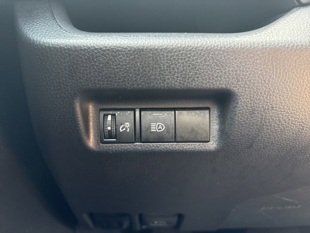 Used 2022 Toyota RAV4 LE image 28