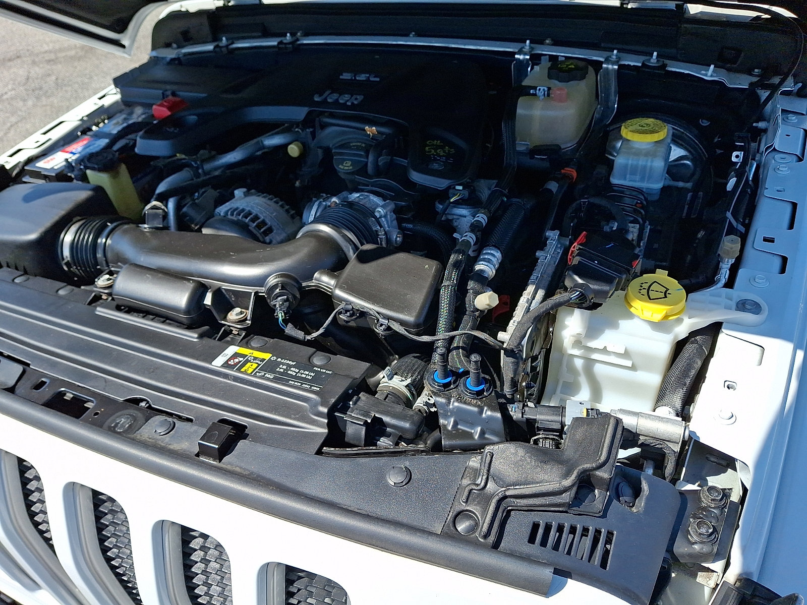 Used 2018 Jeep Wrangler Unlimited Sahara w/ Cold Weather Group AWD/4WD image 30