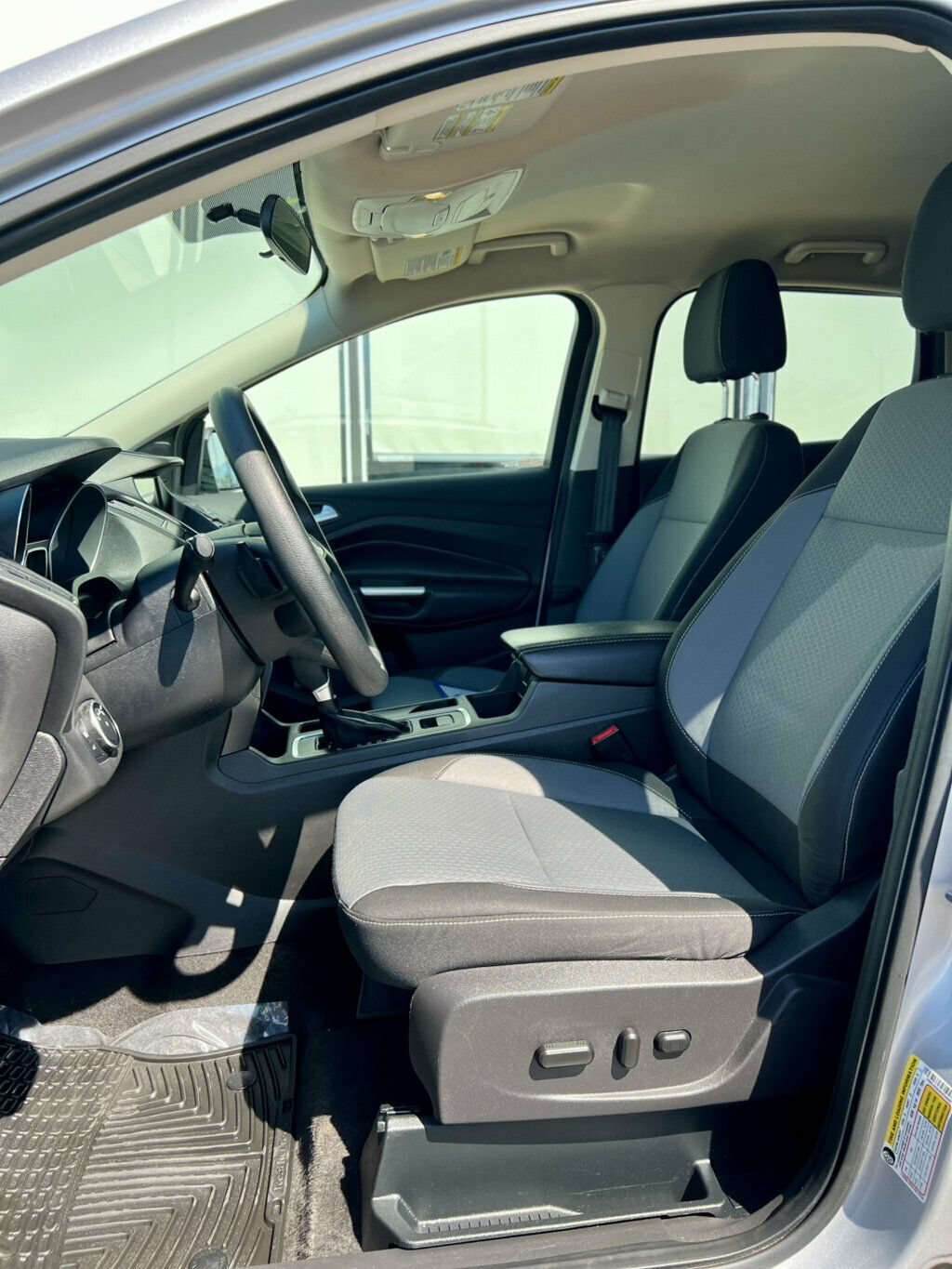 Used 2017 Ford Escape SE w/ Equipment Group 201A FWD image 15