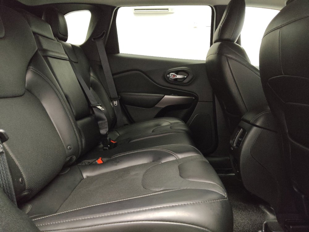 Used 2019 Jeep Cherokee Limited FWD image 19